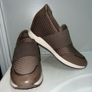 Baretraps Jamese Wedge Sneakers 7.5 NEW